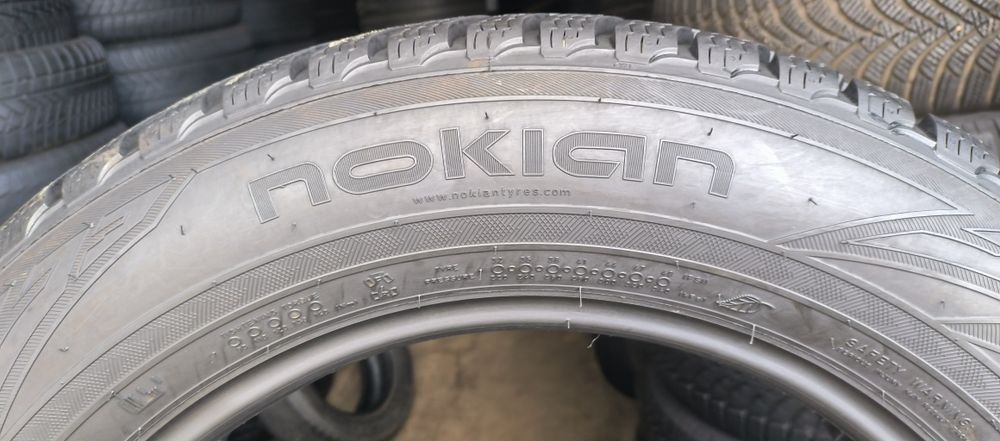 Резина 235.60.R18.Ціна вказана за 1 шт.