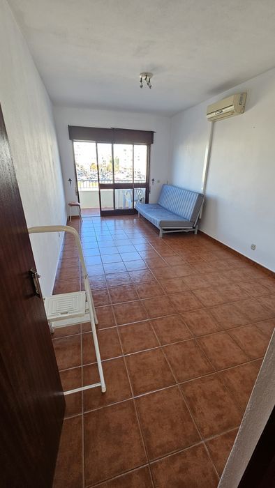 Alugo t2 quarteira anual