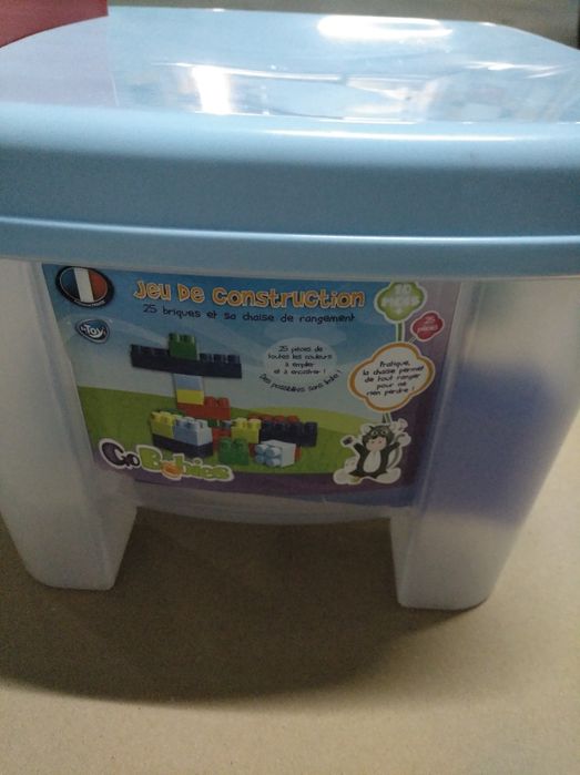 Cadeira com 25 blocos