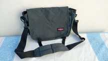 Mala Eastpak tiracolo azul escuro