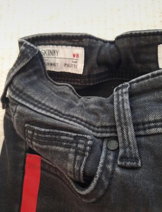 Calças skinny Pepe Jeans, com risca vermelha