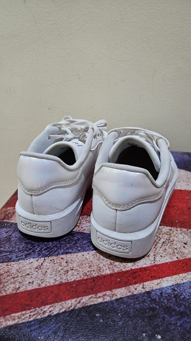 Sapatilha branca Adidas 38