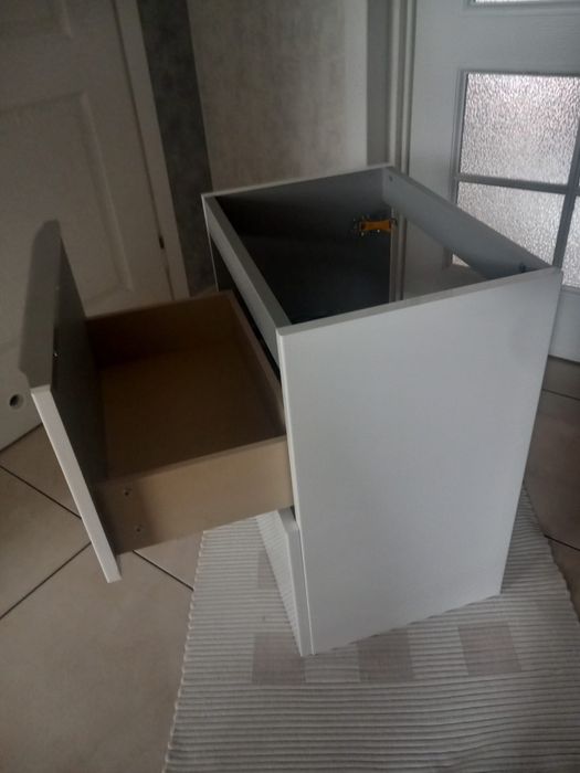 Szafką pod umywalkę wisząca