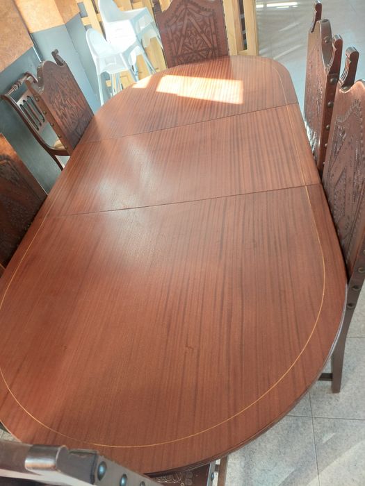 Mesa com 6 cadeiras