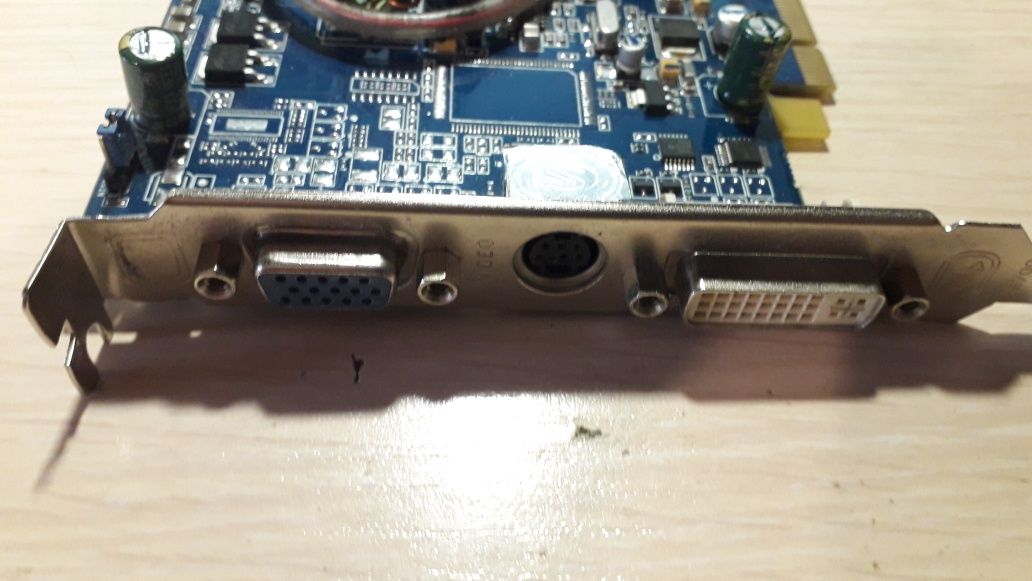 Відеокарта x700 128m GDDR3 PCI-E VGA/TVO/DVI-I