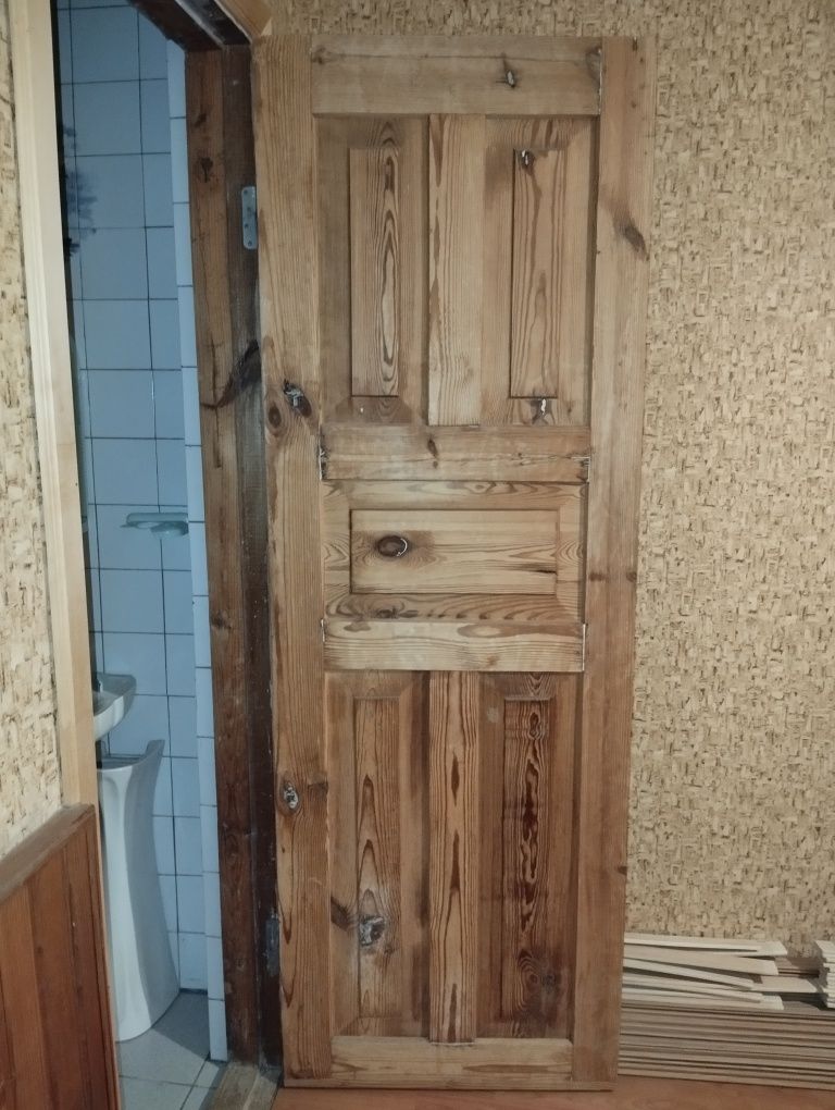 Продам  деревянные двери
