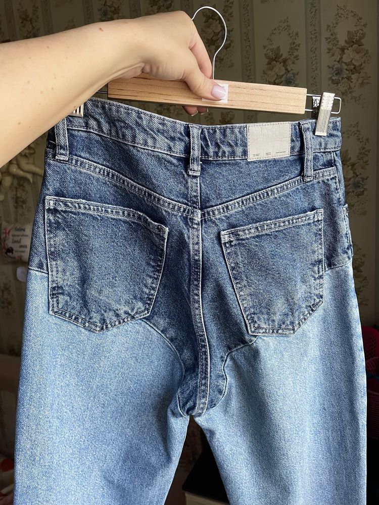 Джинси mom Bershka 27 р.