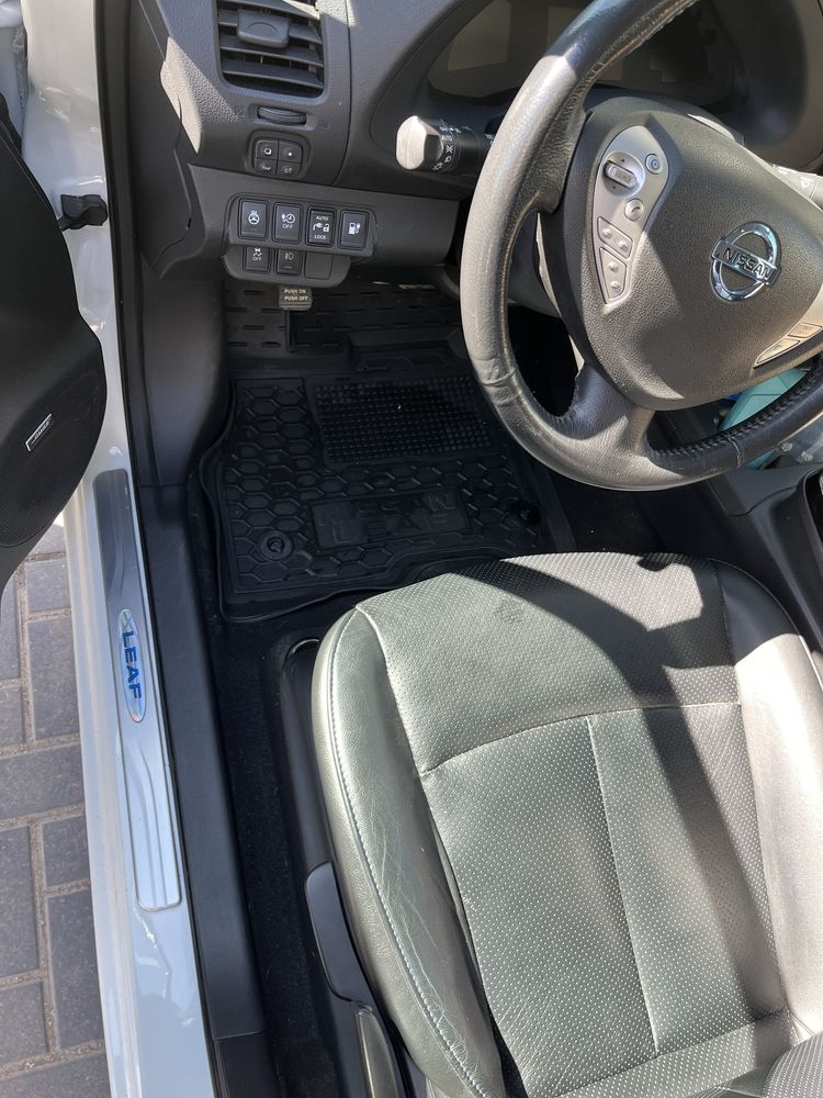 Nissan Leaf 2015 року