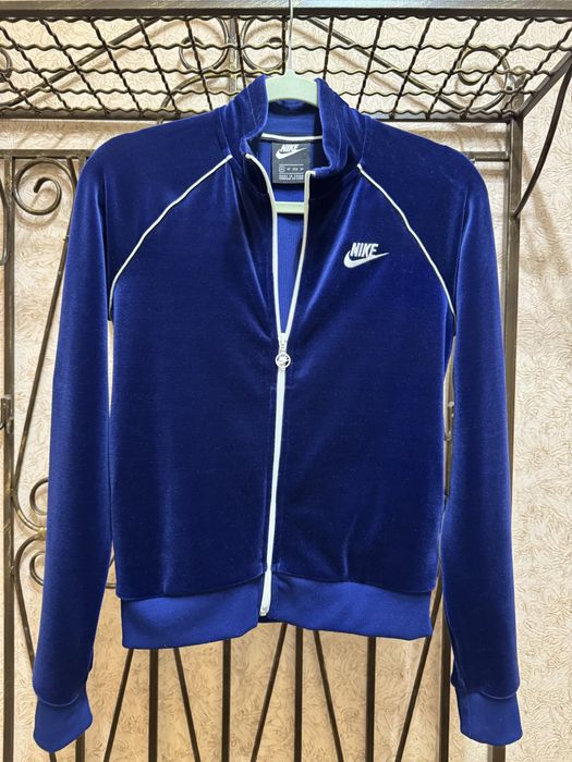 Жіноча велюрова кофта Nike