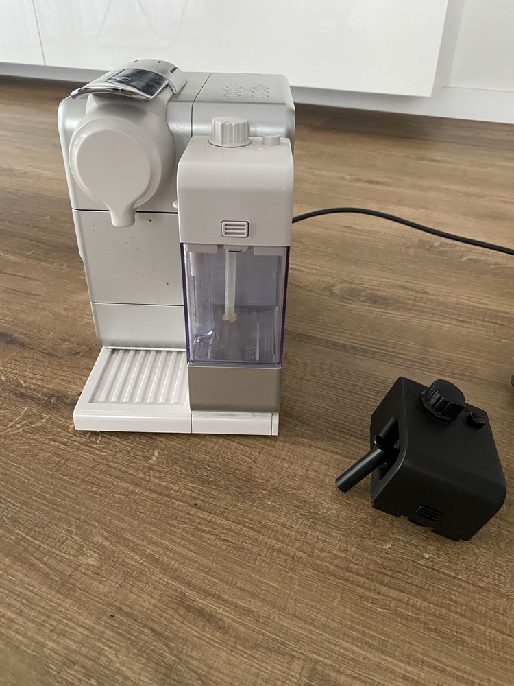Ekspres DeLonghi Nespresso Lattissima Touch EN560.S