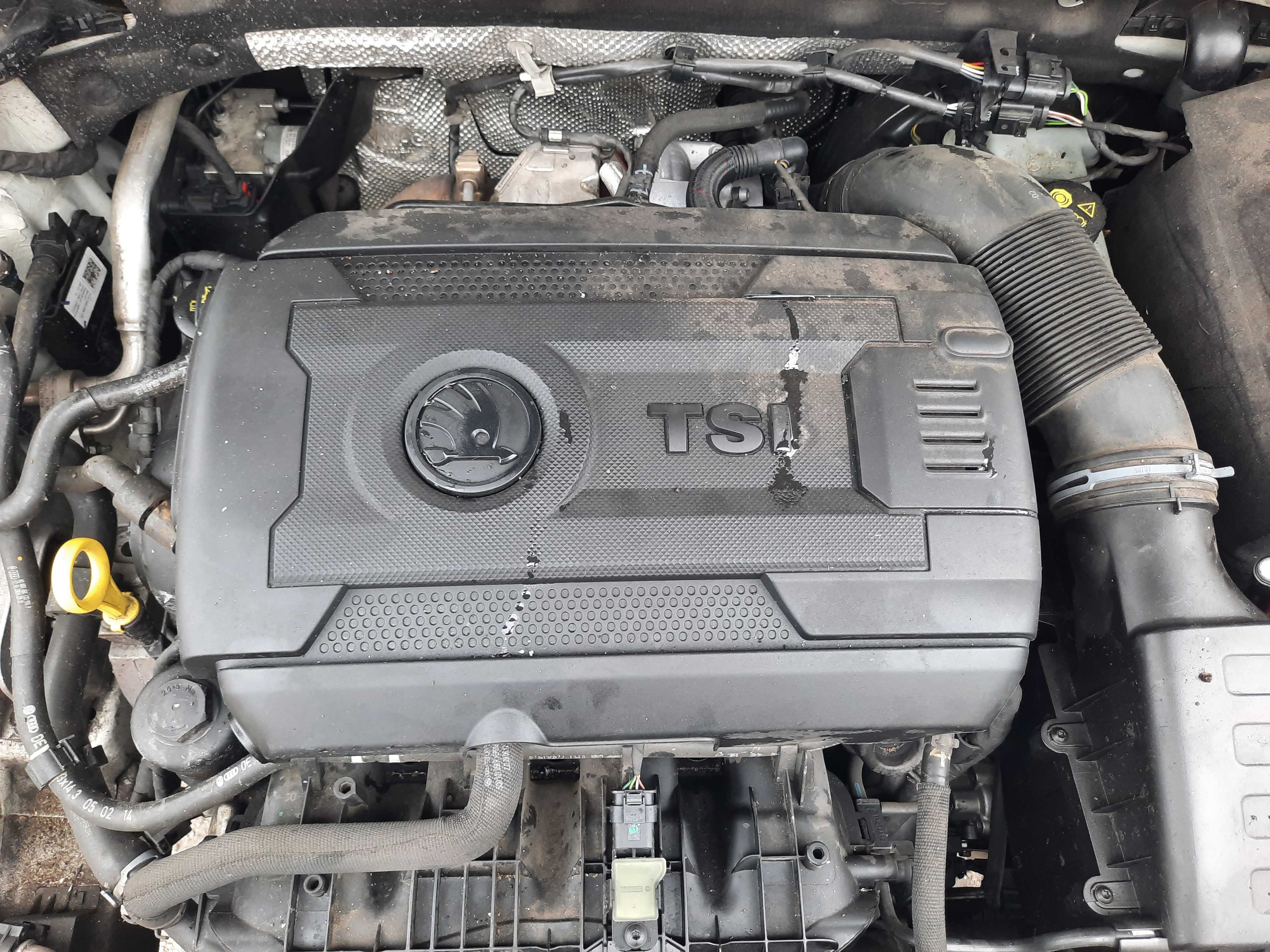 osłona pokrywa silnika 1.8 2.0 TSI Skoda Octavia 3 III RS