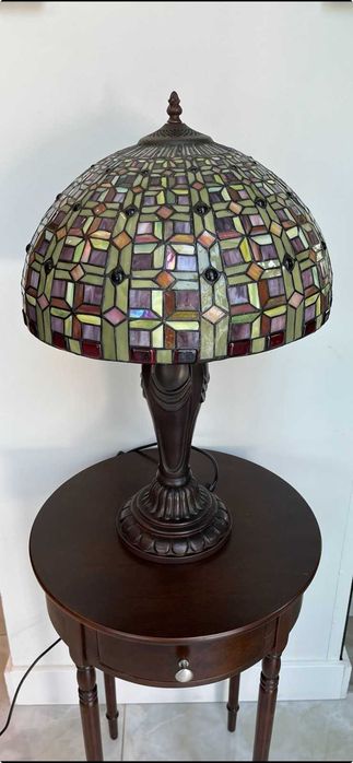 Вітражна настільна лампа.
