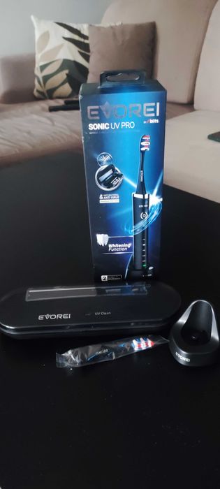 Etui, ładowarka, końcówka do szczoteczki Evorei Sonic UV pro
