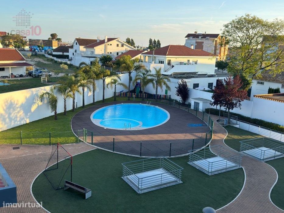 T5 duplex para venda em condomínio com piscina em São Francisco