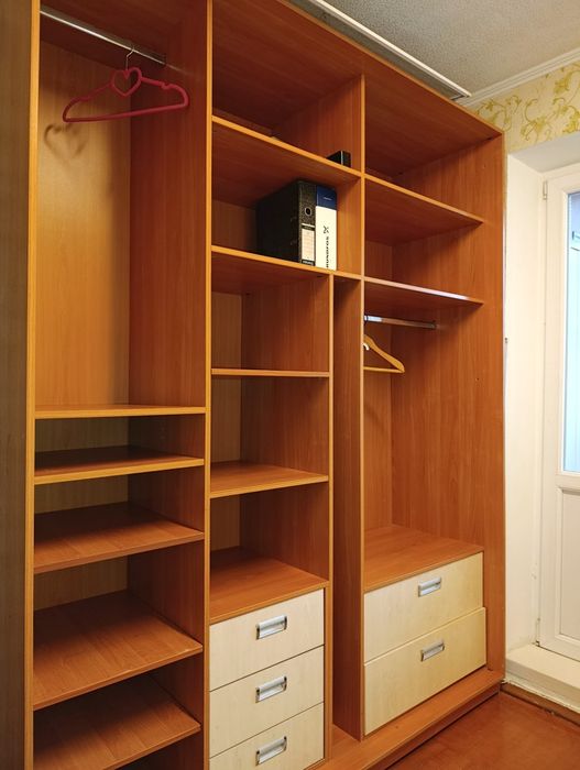 4 квартира, поруч Сильпо, правий берег.