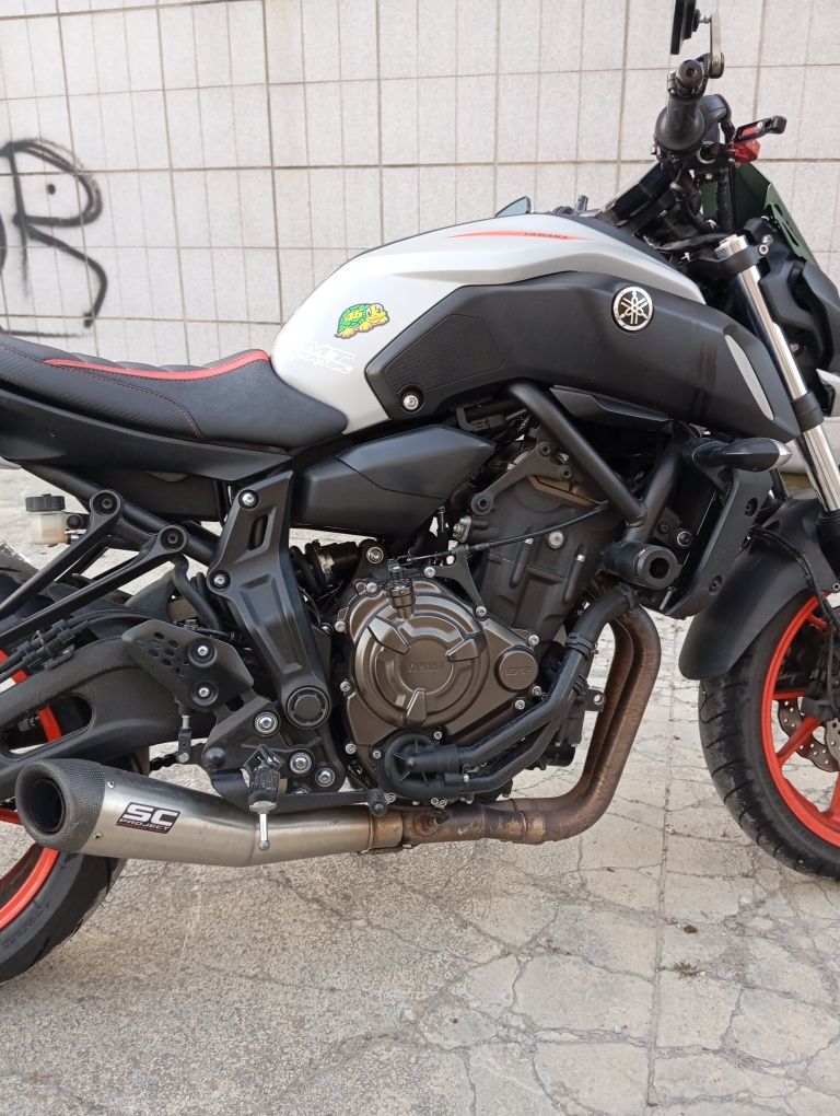 Yamaha MT 07 como nova