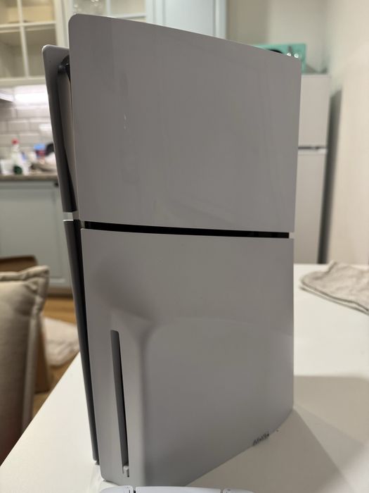 Playstation 5 Slim - Standard   - Na Garantia ate 2027