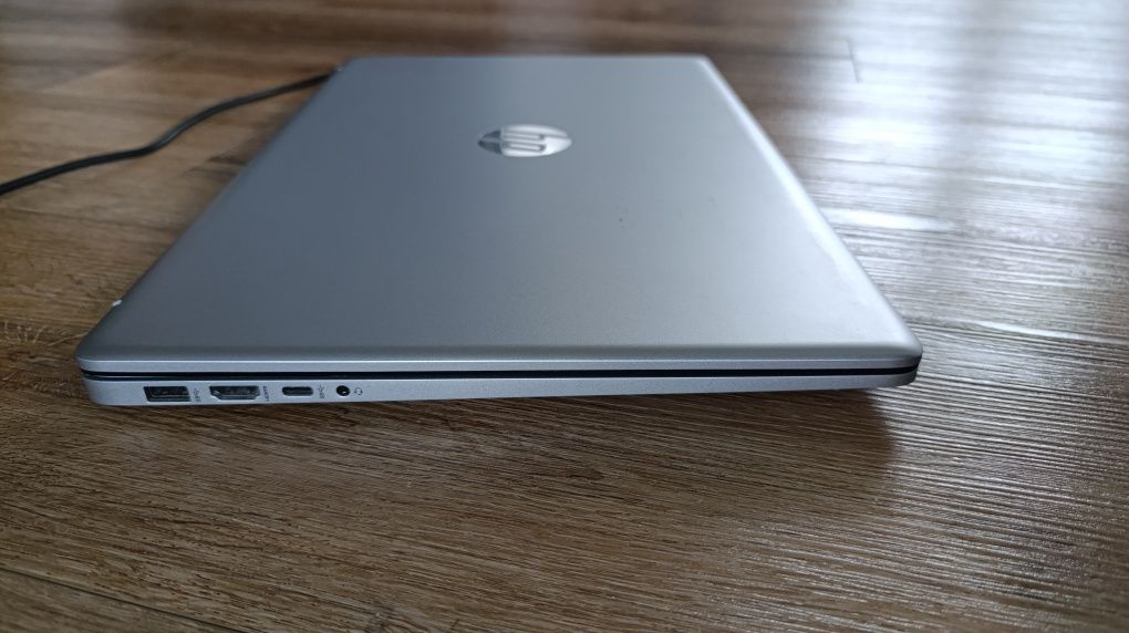 Laptop 17 cali HP RYZEN 5 16 GB RAM/512 GB SSD