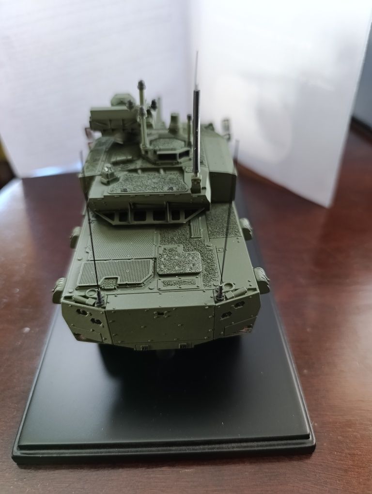 Carro de combate Jaguar em miniatura à escala de 1:24