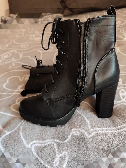 Sprzedam czarne botki