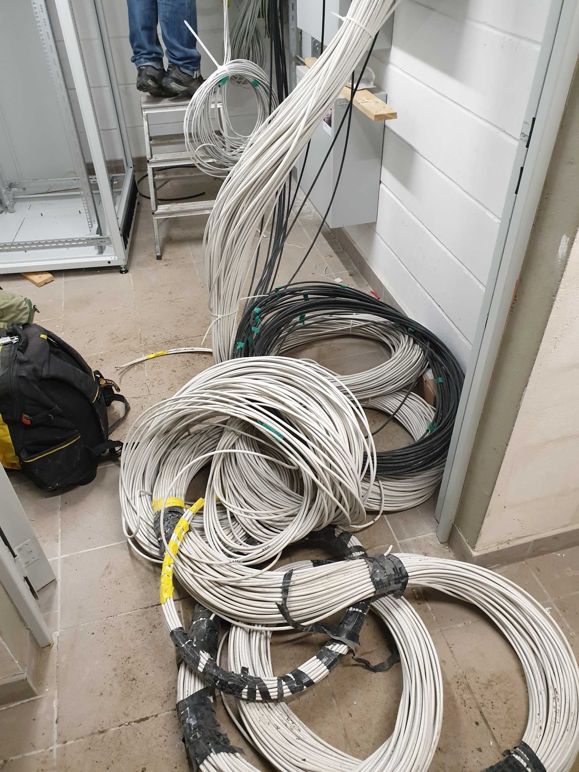 Instalacje: elektryk, hydraulik, monitoring, alarm, sięć LAN, internet