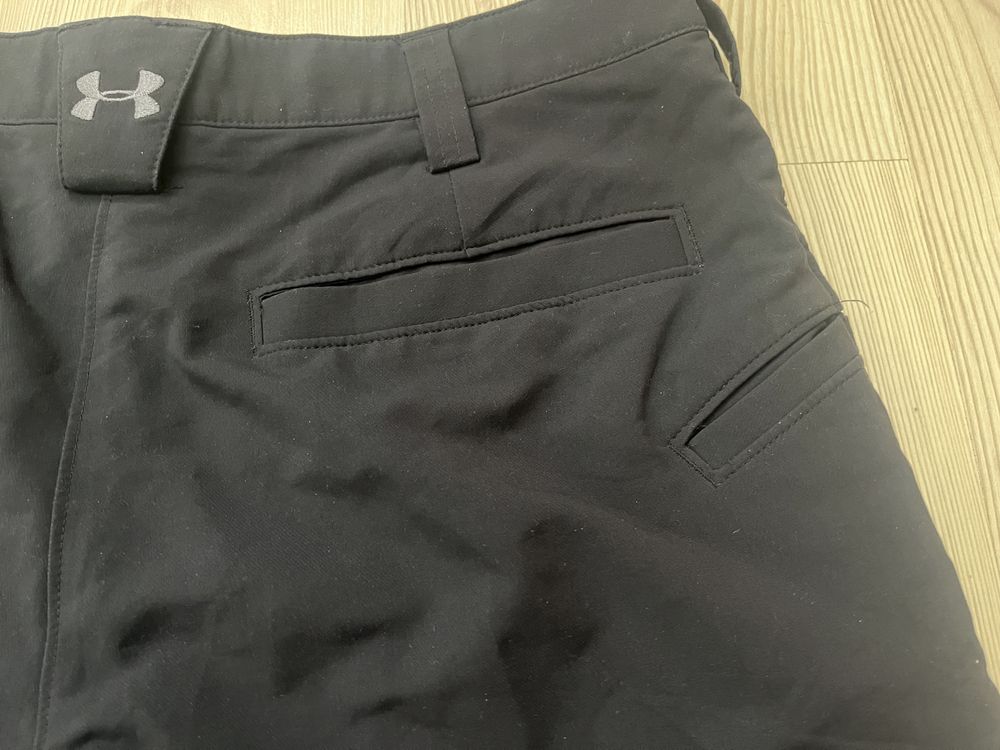 Spodenki golfowe eleganckie Under Armour. Grafitowe. Rozm. 32