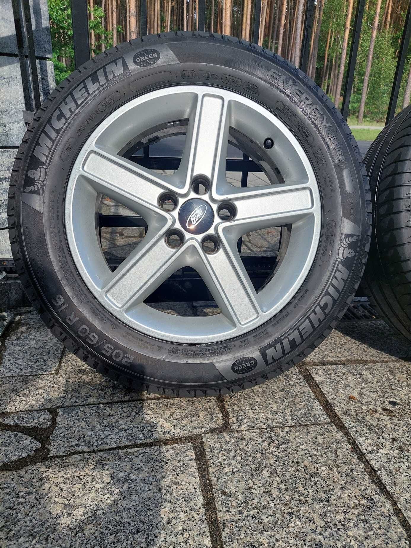 Felgi z oponami Ford 205/60/R16