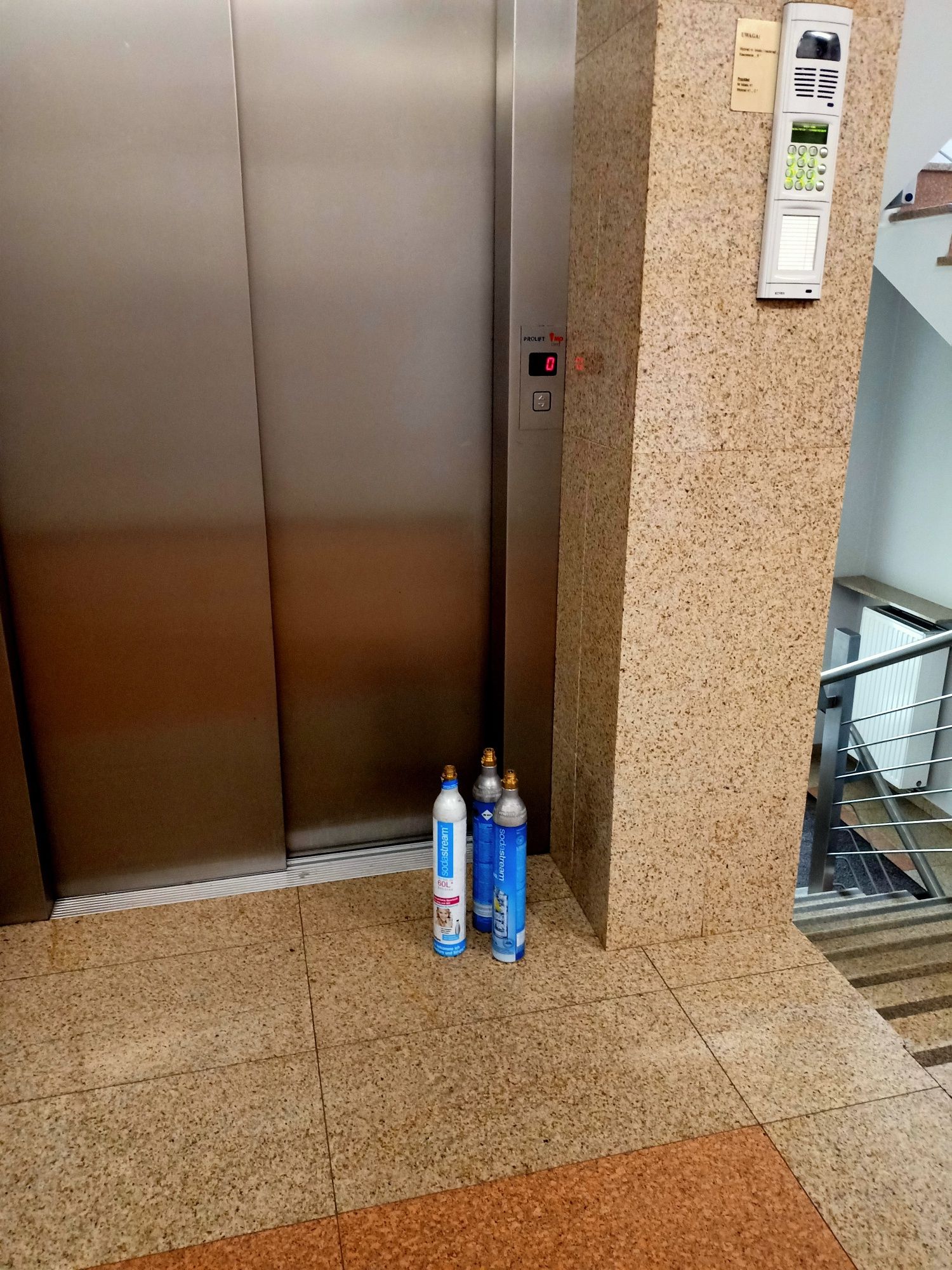 Napełnianie CO2 cylindry typu Sodastream Gaz spożywczy-Warszawa