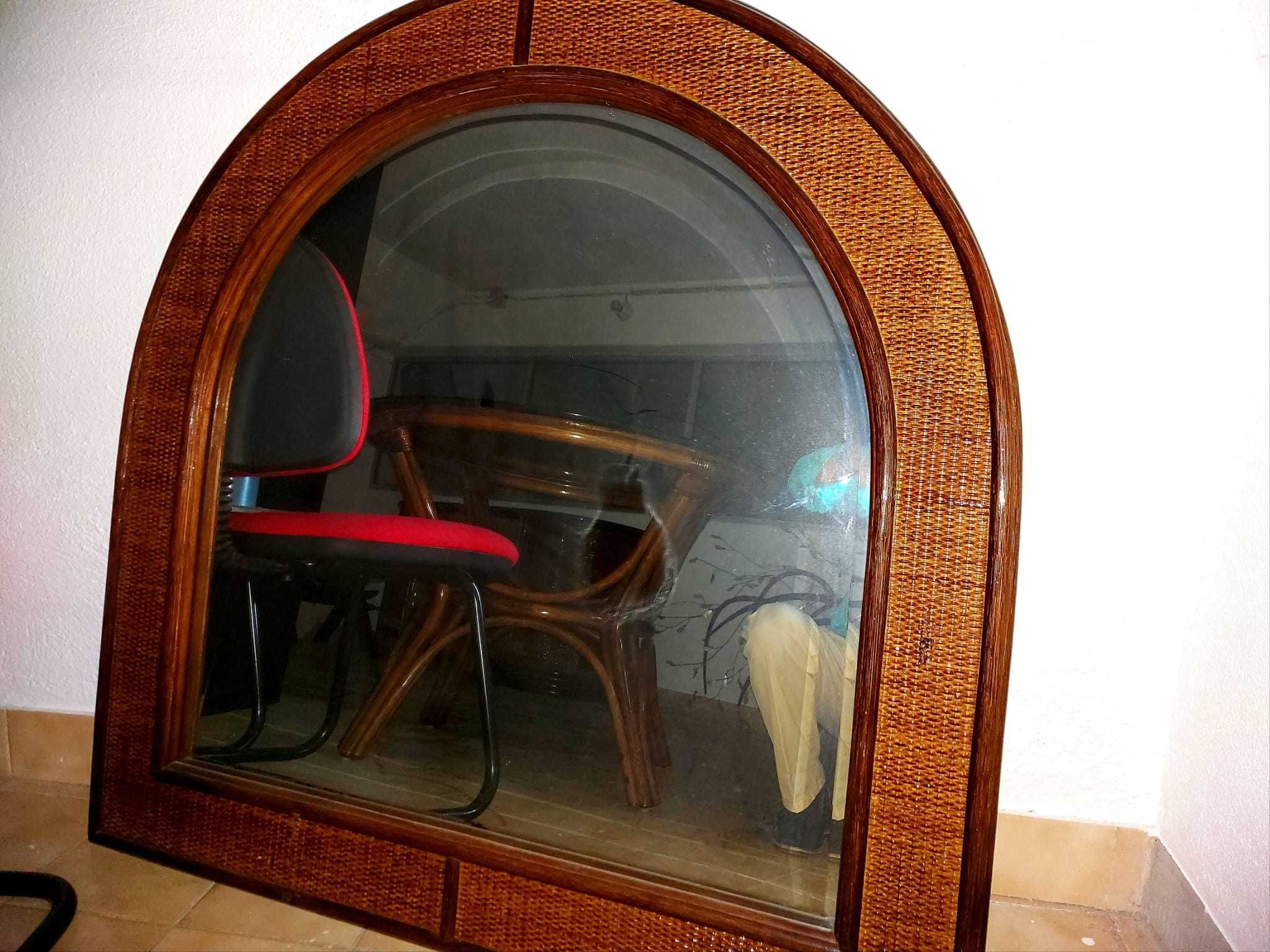 Mesa, móvel, quatro cadeiras e espelho em bambu