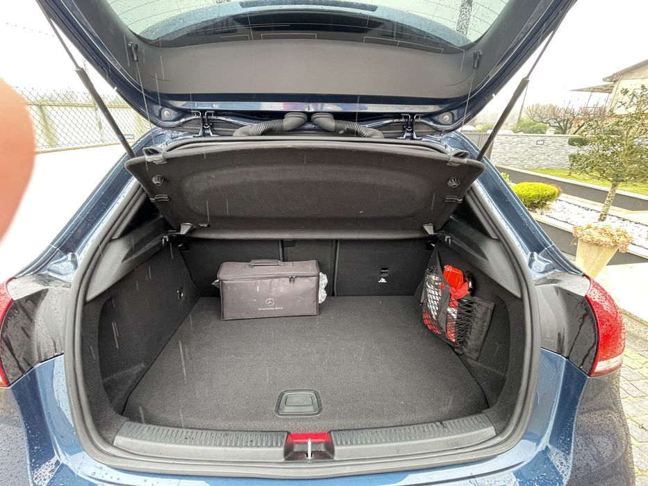 Vendo Mercedes-Benz Classe A 250 e AMG Line