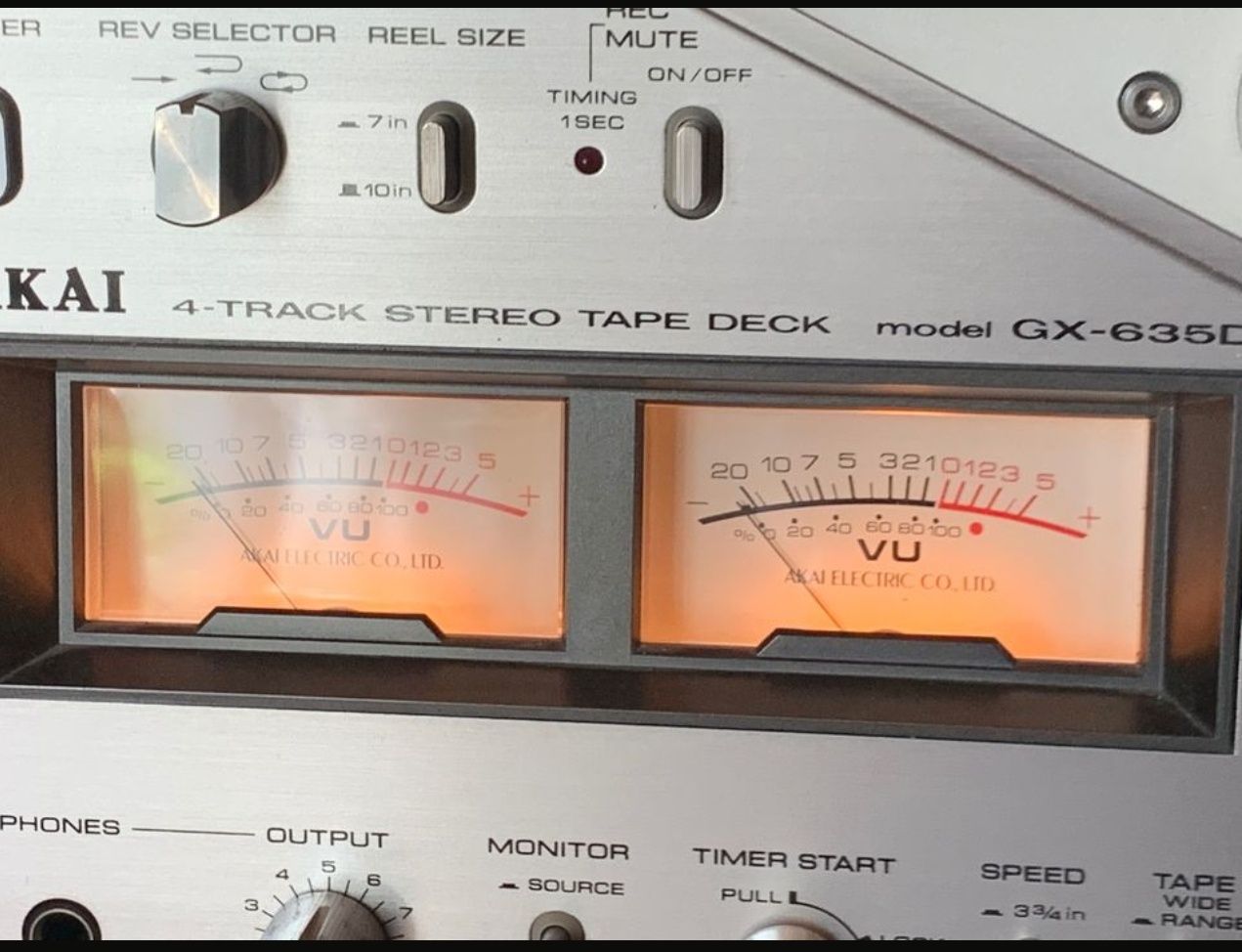 Najwyższy model Akai GX-635 D