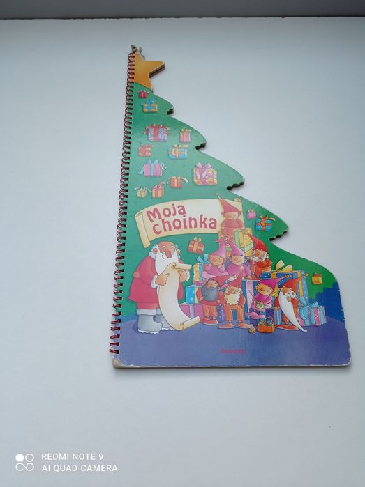 Książka dla dzieci w kształcie choinki