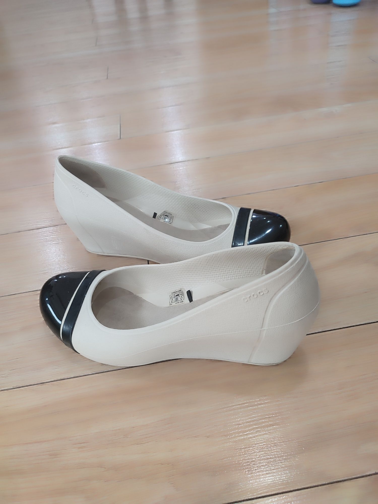 Czółenka damskie Crocs