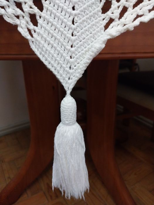 Colcha e toalha de mesa em crochê