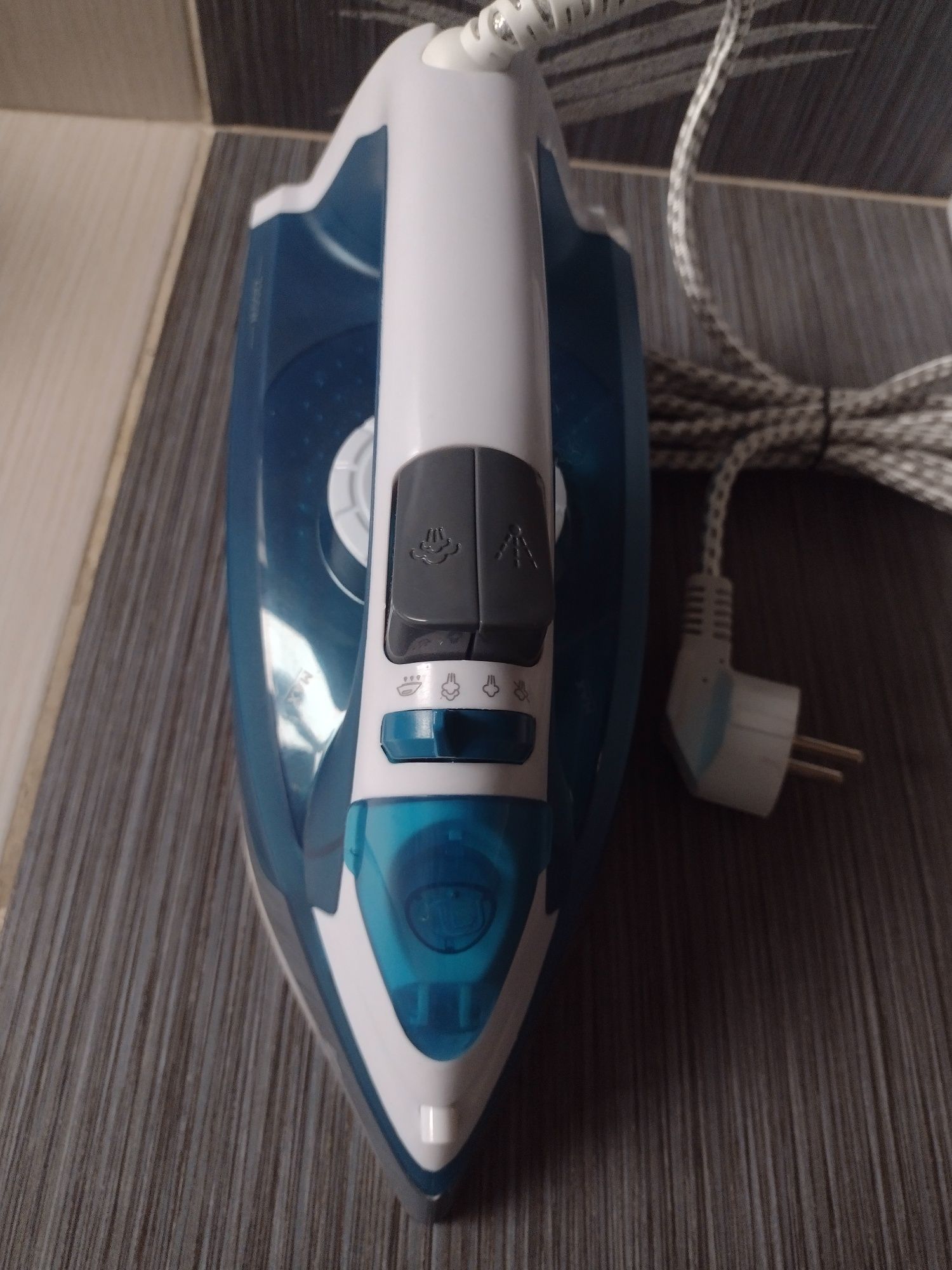 żelazko parowe Black+Decker-nowe