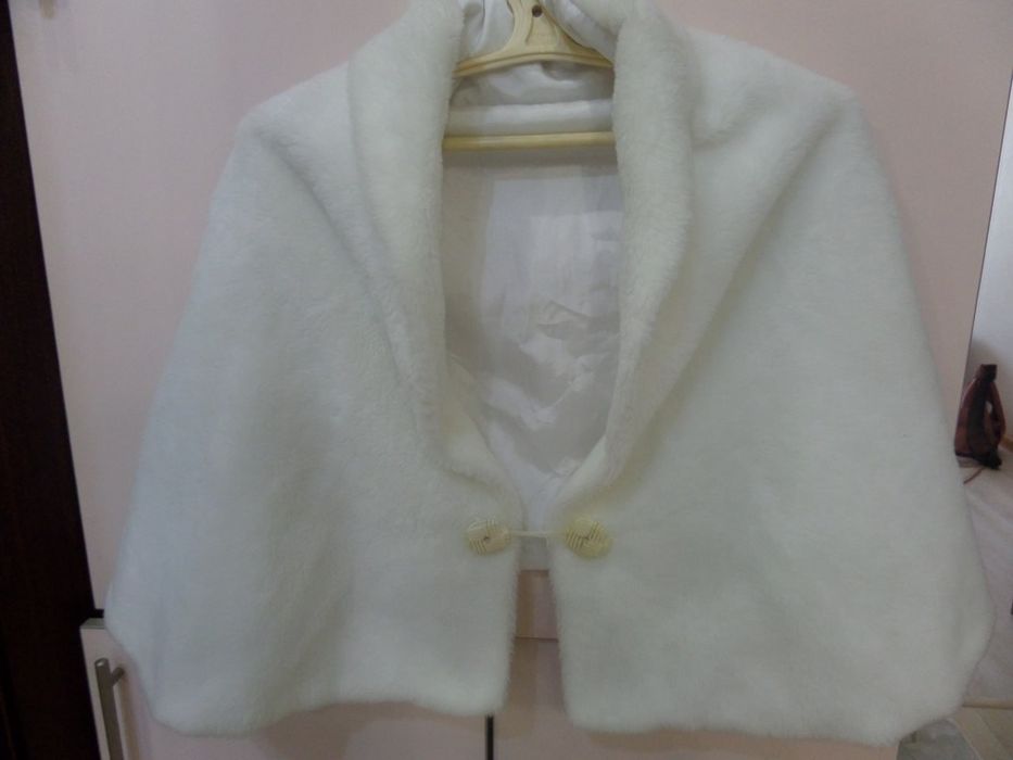 Жіноча весільна шубка