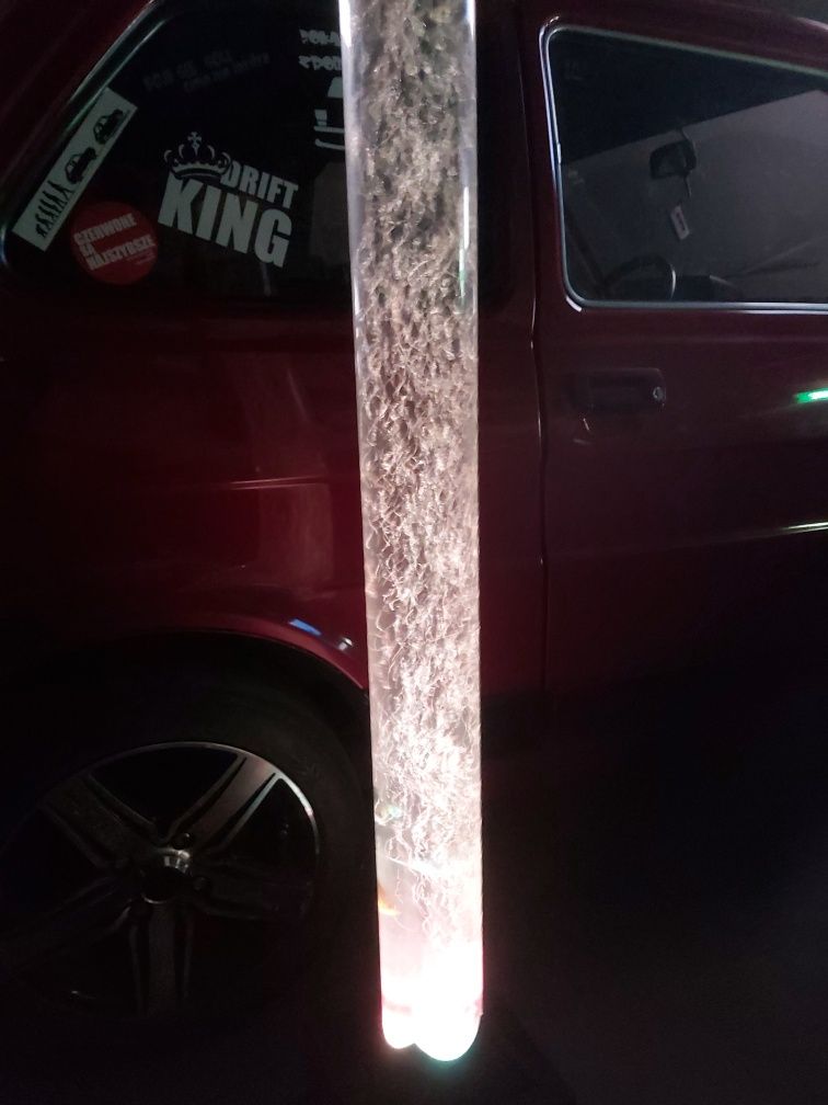 Lampa podłogowa kolumna rybki akwarium