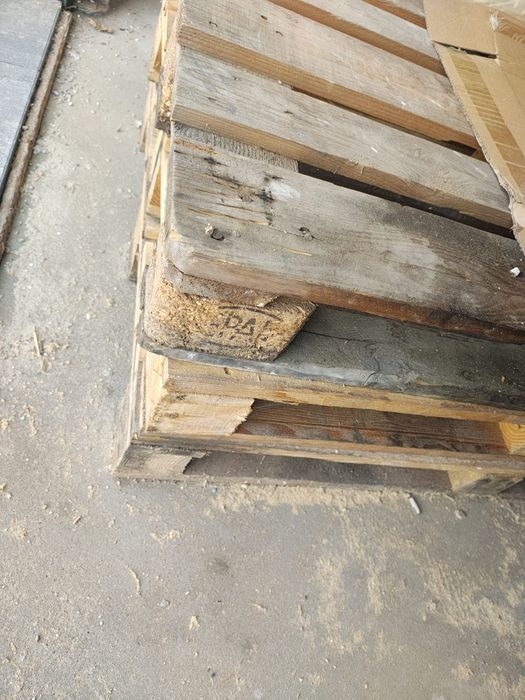 Oddam kartony i palety