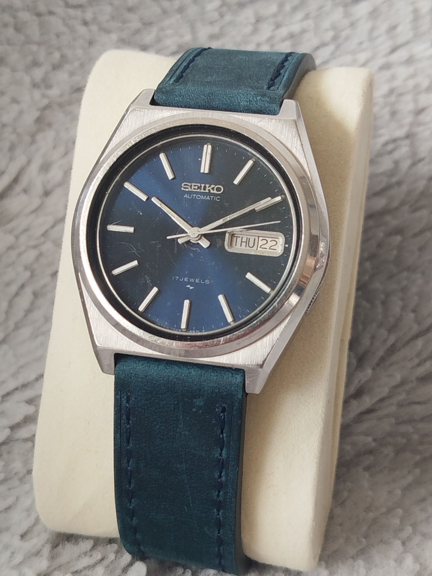 Zegarek Seiko 5 Automatic 7009 silver navy blue vintage old money