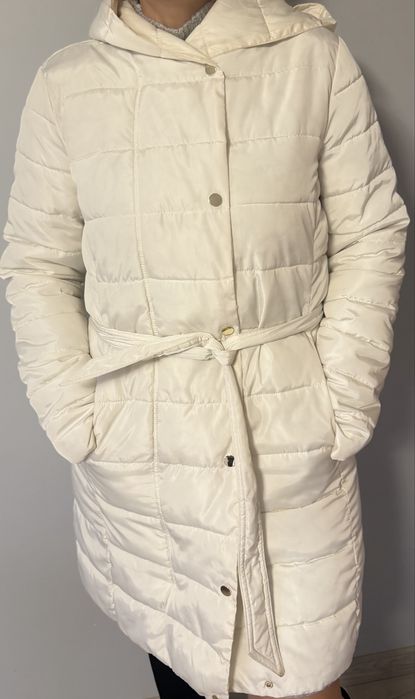 Śmietankowy kremowy płaszcz jesienno zimowy pikowany Mohito M 38