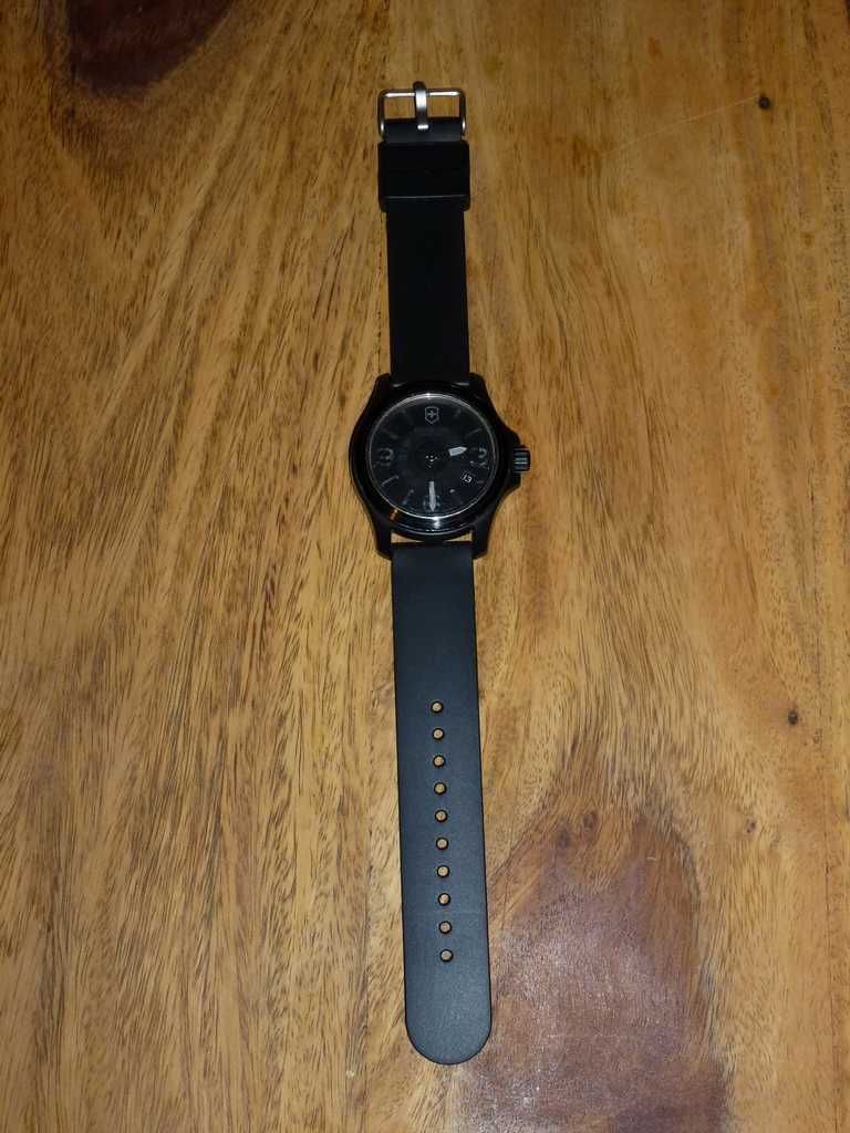 2x Zegarek wojskowy: VICTORINOX Swiss Army 241517 + CASIO MRW-200H