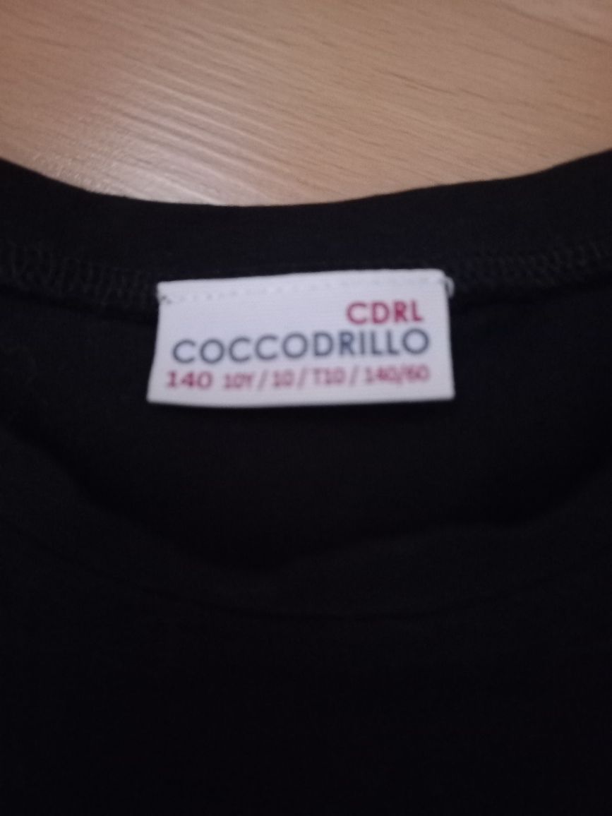 Dwie czarne bluzki z aplikacjami Coccodrillo i Reserved 140/146