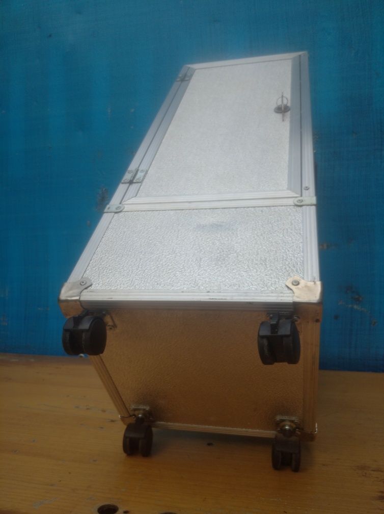 szafka na kółkach aluminiowa Maxfactor