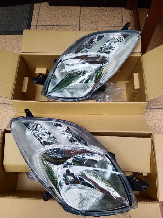 TOYOTA YARIS 2006 + lampa przedni lewa  + prawa komplet nowe