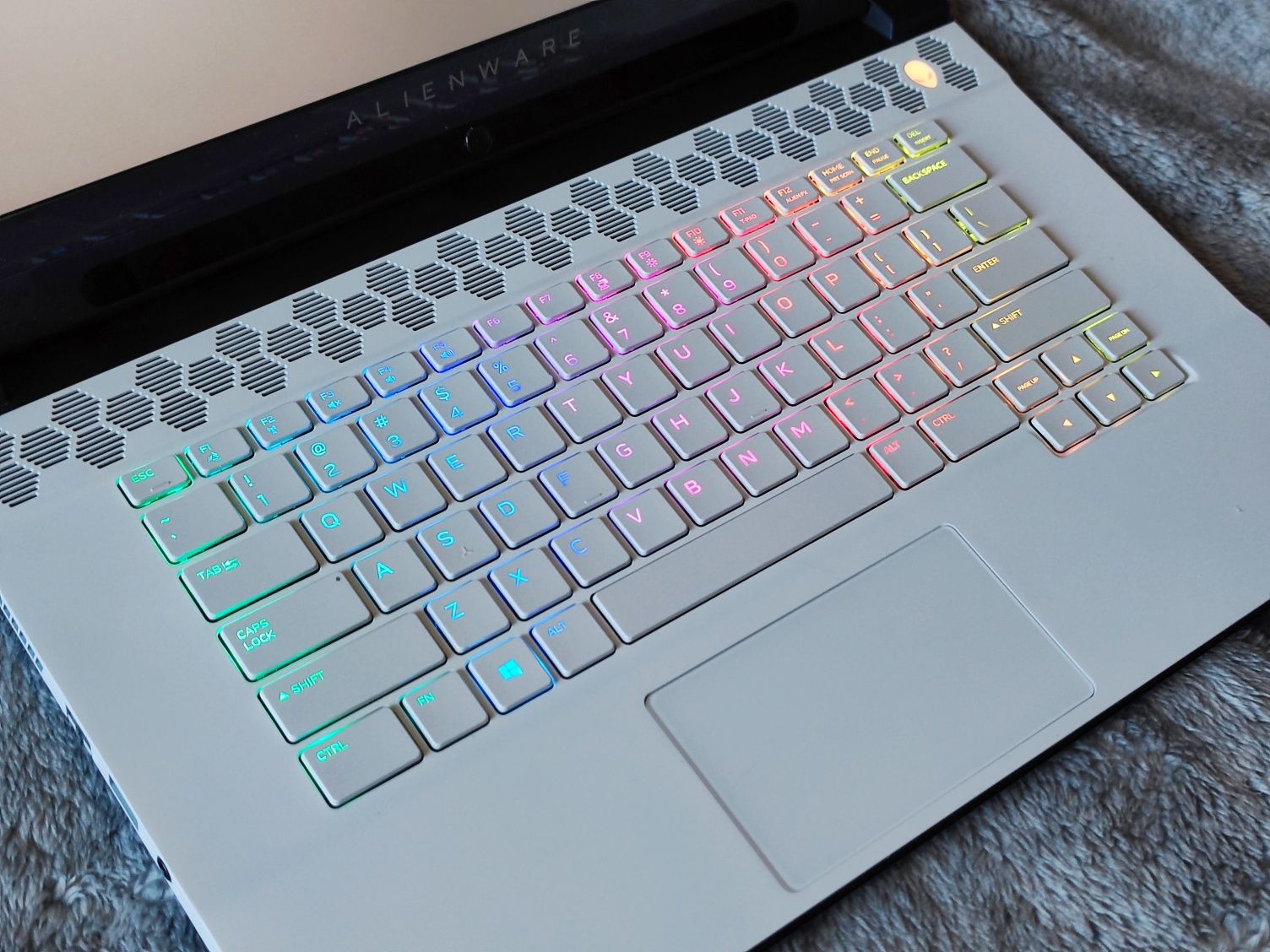 Alienware M15 r2 i7-9750h RTX2080 16Gb DDR4 512gb ssd