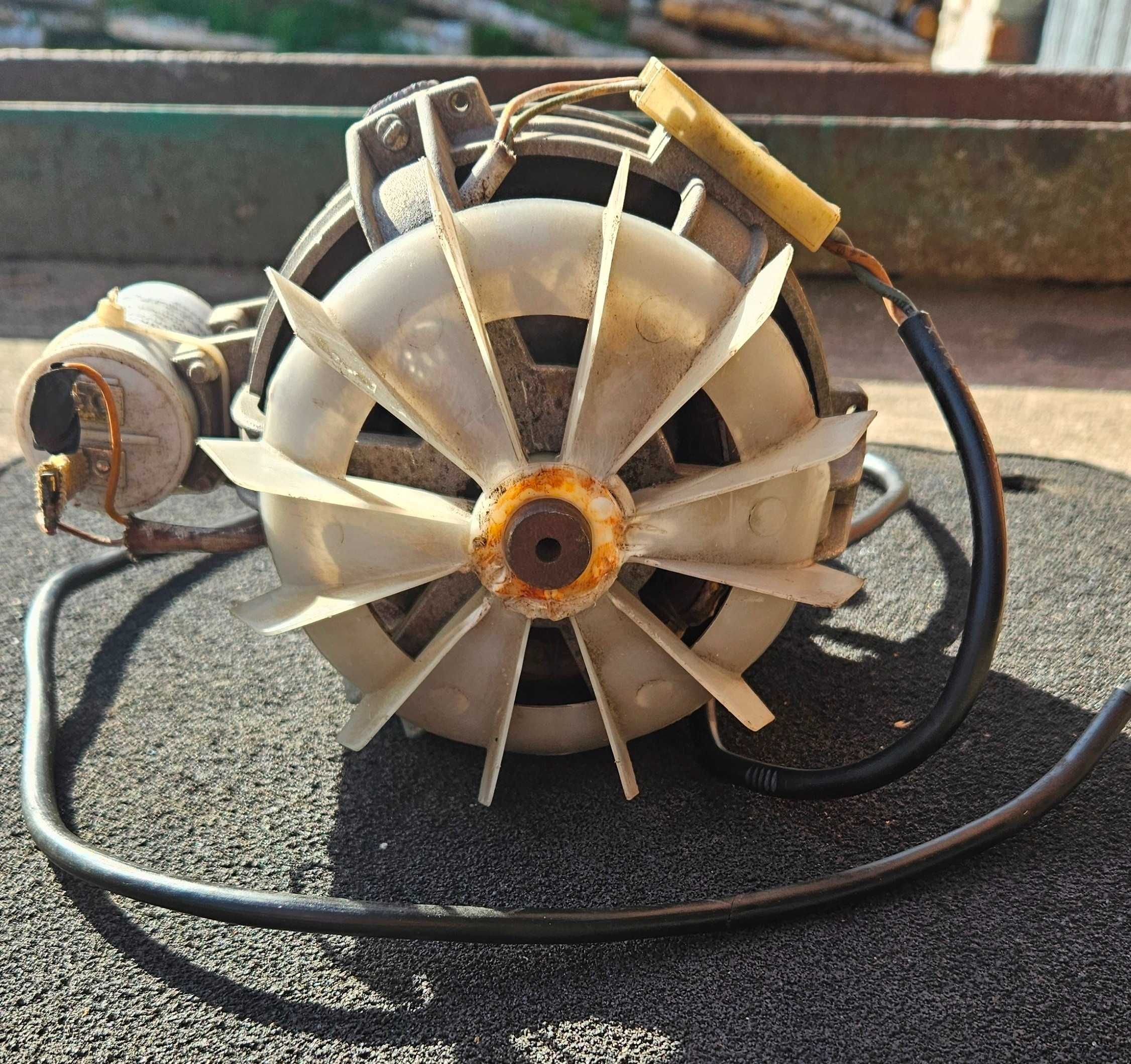 Silnik elektryczny / Jednofazowy / 900 W / 240 V / AEG / SPRAWNY
