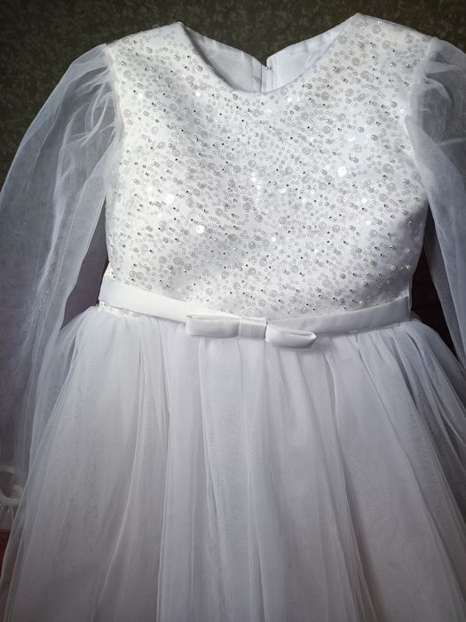 Святкова сукня на 4- 5 років