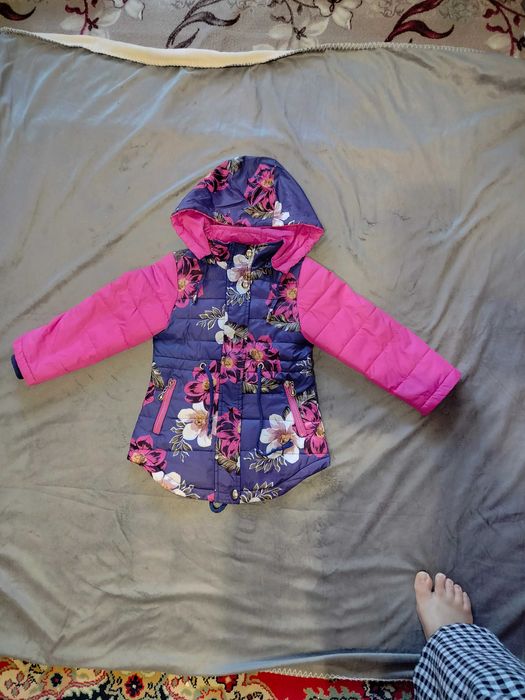 Куртка демісезонна на дівчинку 3-4 роки