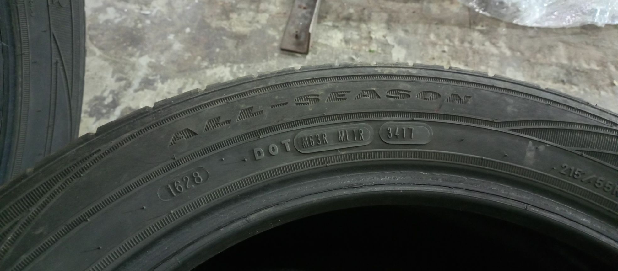 Шини всесезонні Goodyear Assurance 215/55/R17 ,94H, хороший стан , 4шт