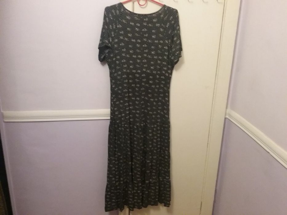 Сукні жіночі б/в і нові.